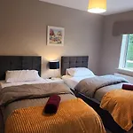 3-bed House In - Sleeps 6 *